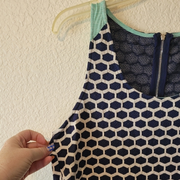 Pixley High Low Deep Blue White Aqua Geometric Honeycomb Tank Top Size Small - Picture 4 of 10